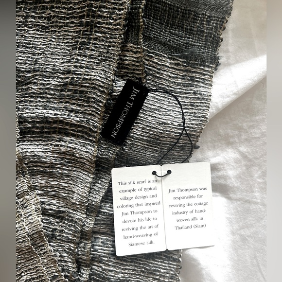 100% silk scarf new with tags - Picture 4 of 6